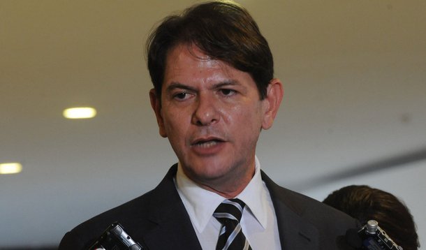 Cid obtém de Dilma compromisso com refinaria