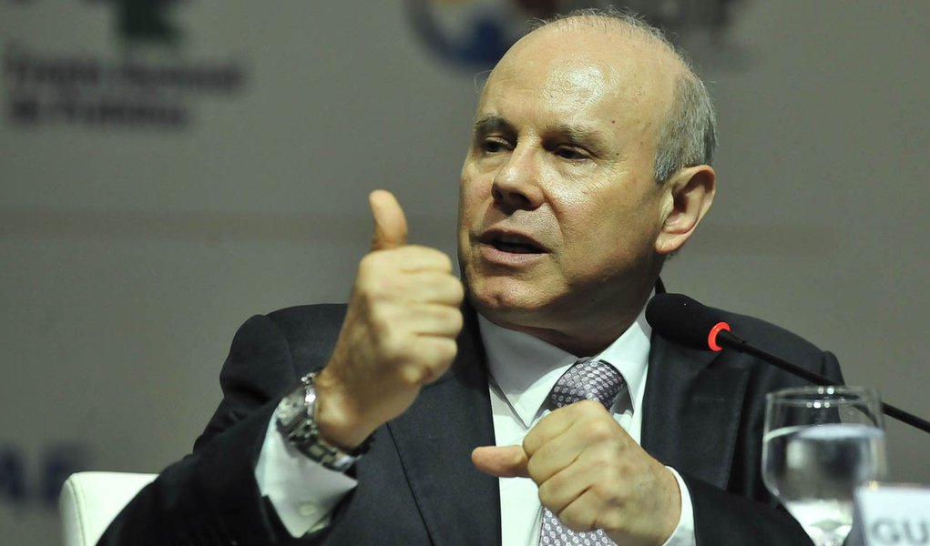 Mantega diz que controle da inflação é prioridade