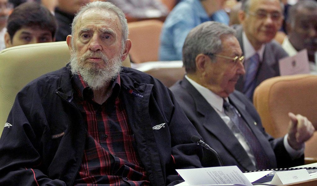 Fidel reaparece na instalação do parlamento