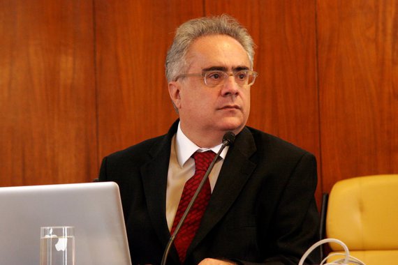 Nassif condena "centralização" de Dilma