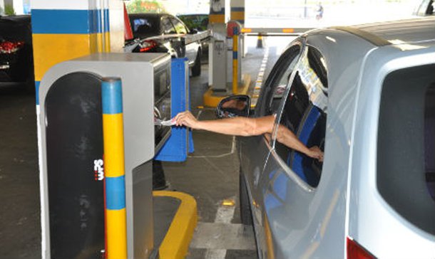 Shoppings ainda não podem cobrar estacionamento