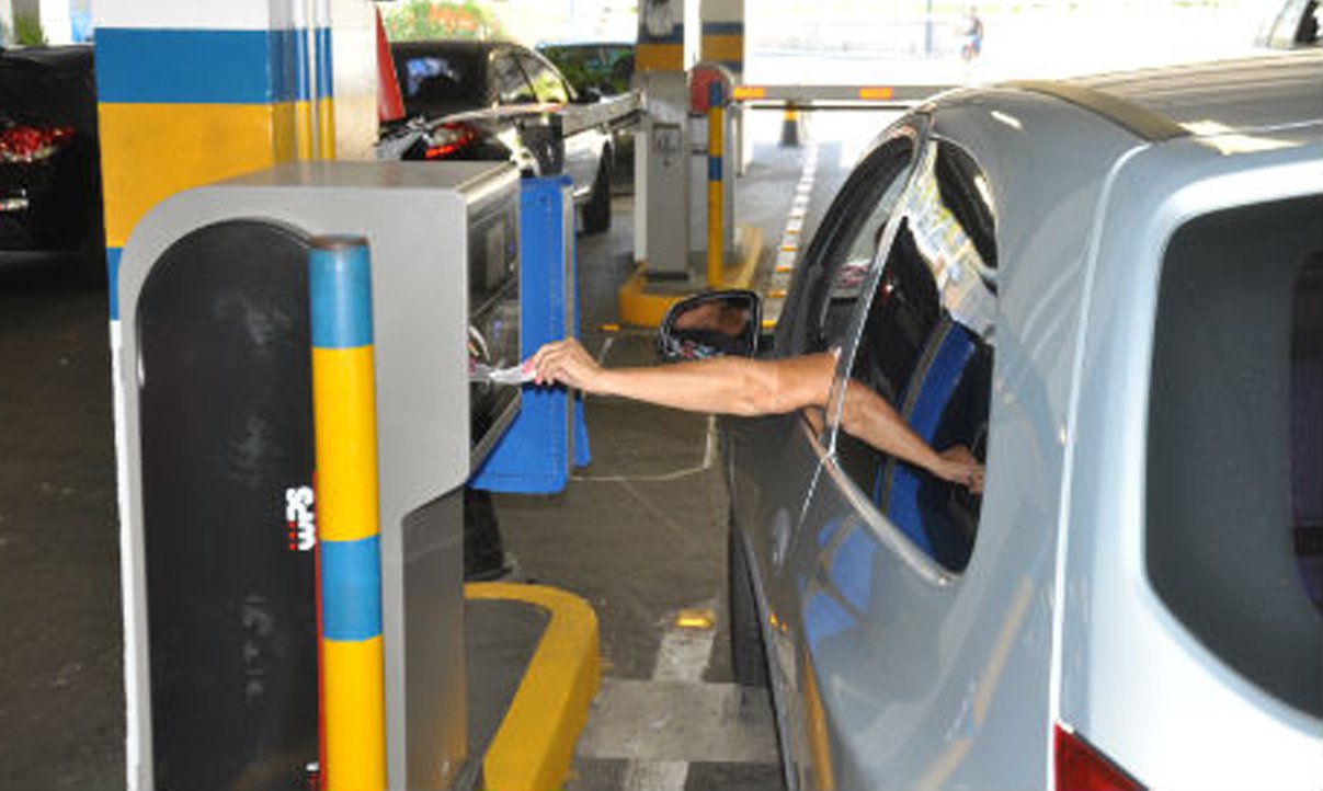 Shoppings ainda não podem cobrar estacionamento