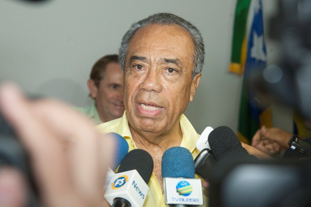"Com recuo de Augusto, João mostra que pode disputar Governo em 2014"