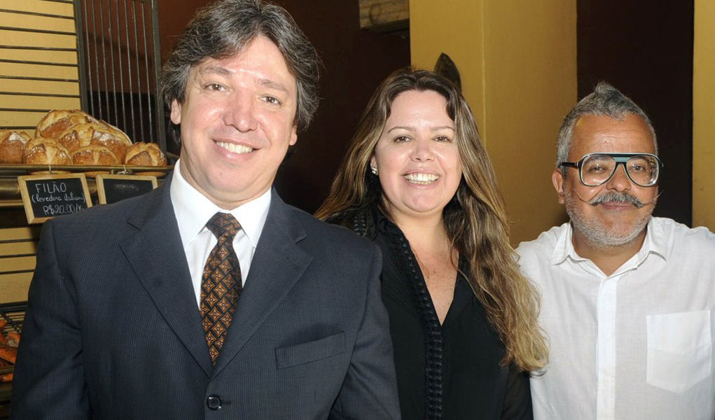 Ronaldo Fraga assina parceria com Mães de Minas