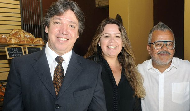 Ronaldo Fraga assina parceria com Mães de Minas