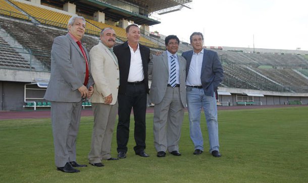Parreira aprova "com louvor" gramado de Pituaçu