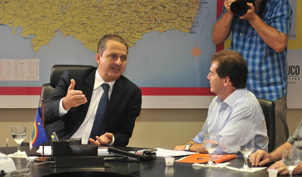 Campos se aproxima da Força Sindical