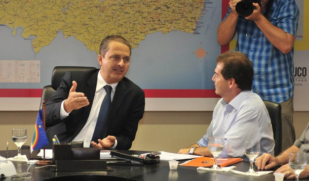 Campos se aproxima da Força Sindical