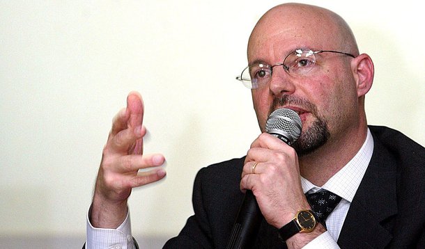 Economista ataca condução da política econômica