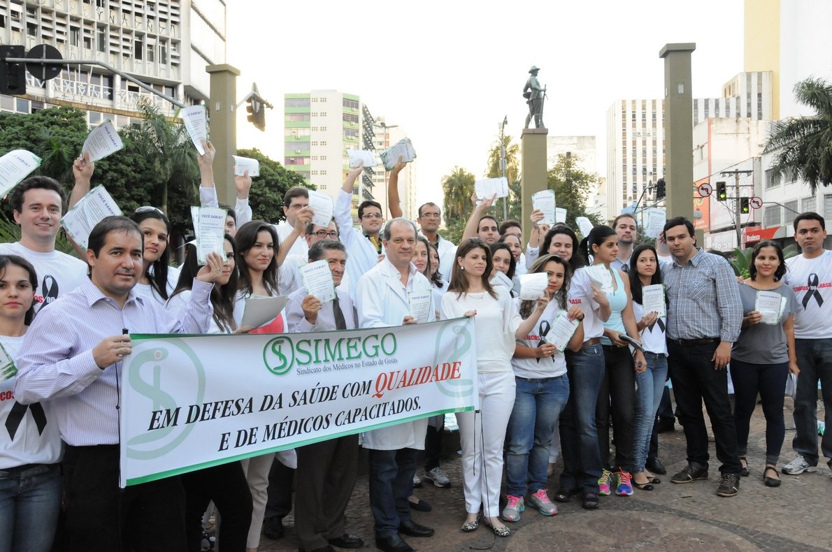 Médicos só atendem casos de urgência nesta terça