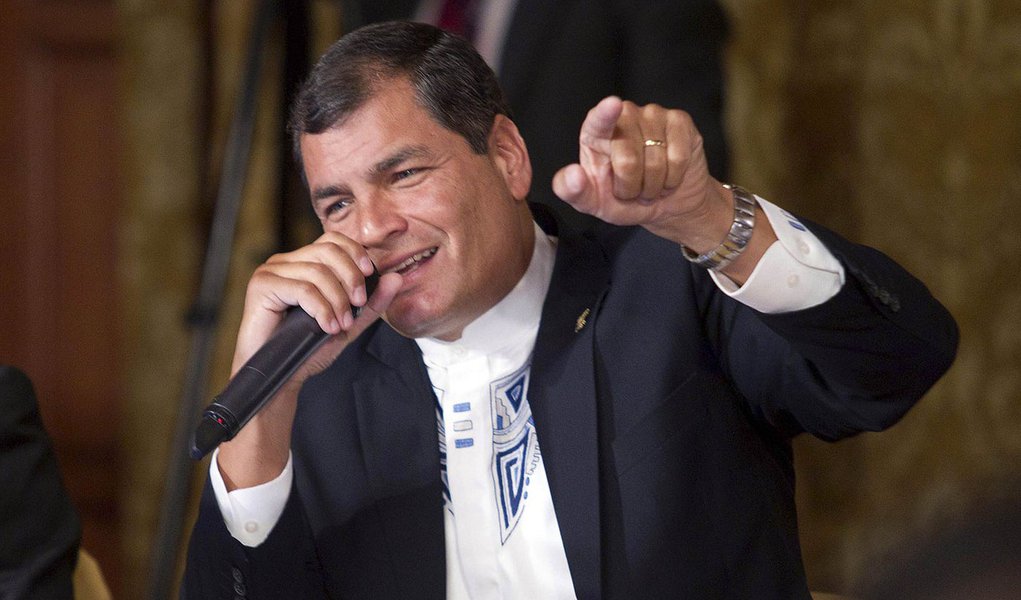 Correa elogia Brasil e defende exploração de recursos naturais