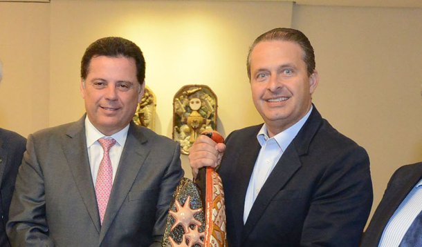 De olho em 2014, Perillo e Campos trocam afagos
