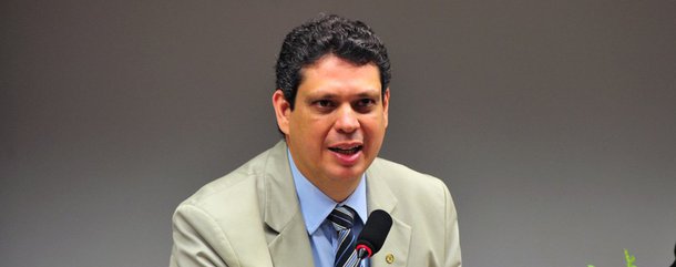 “Não é verdade que o PT está exigindo que Déda volte logo”