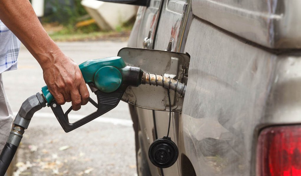 Produtores querem mais álcool na gasolina