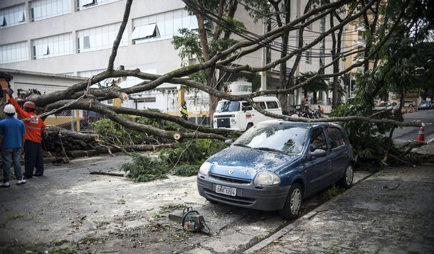 Paulistanos devem enfrentar temporais até terça