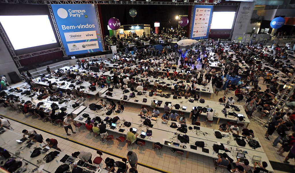 Todos os geeks plugados na Campus Party Recife