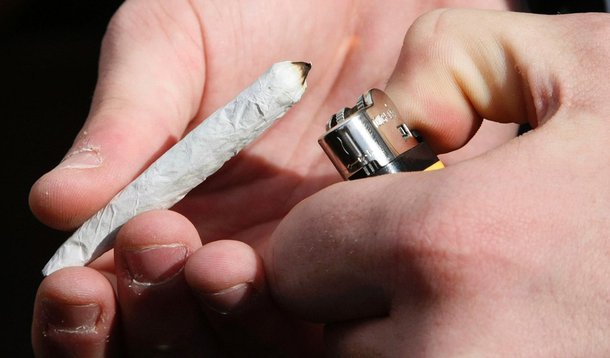 Uruguai vai aconselhar comer ou inalar maconha