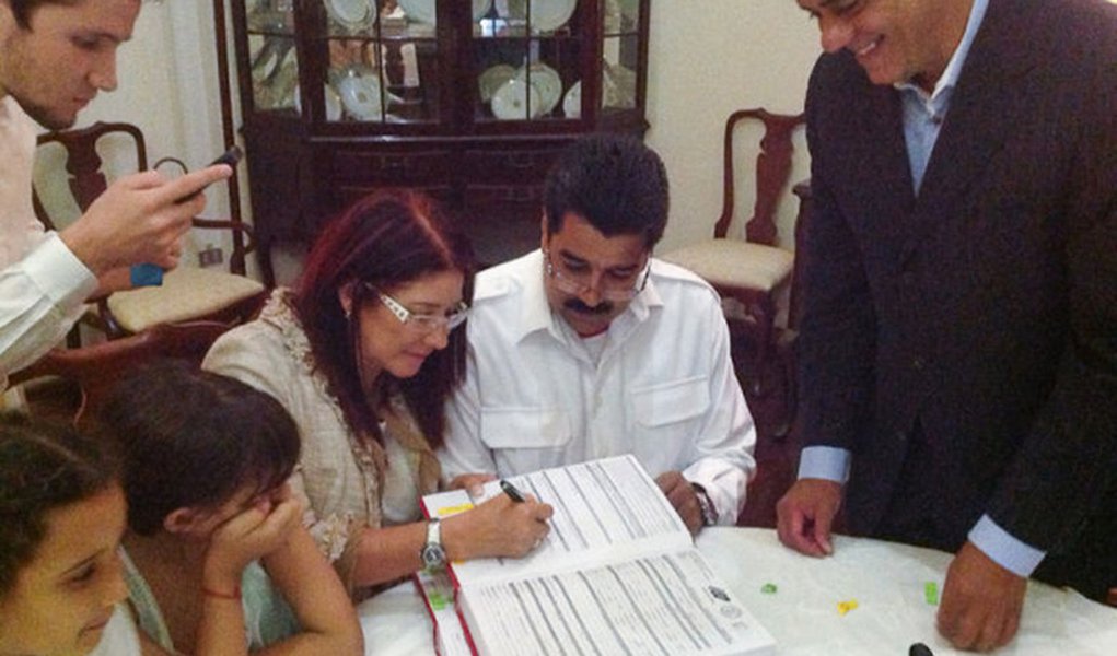 Maduro se casa em cerimônia privada na Venezuela