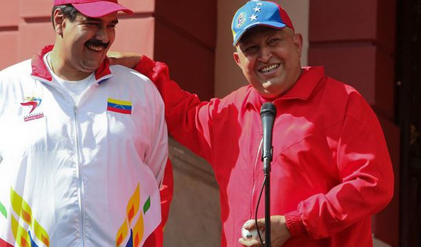 Chávez passa por tratamentos "complexos e duros", diz vice