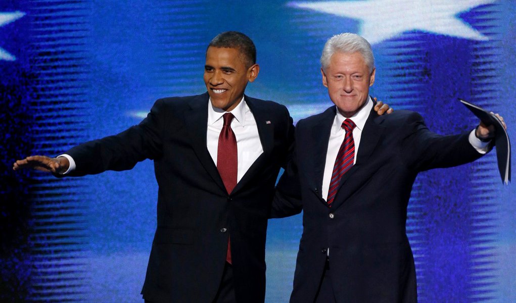 Clinton: reeleição de Obama é crucial para a economia