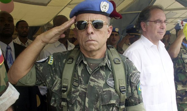Ministro em fim de semana na Bahia com avião da FAB