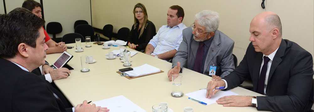 Após crise, Gerir decide comprar 10 macas ao Hugo