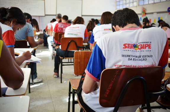 Sergipanos estudam mais; reprovação, analfabetismo e abandono caem