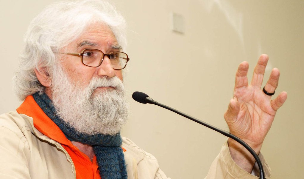 Boff: ambiguidades marcam a história de Ratzinger