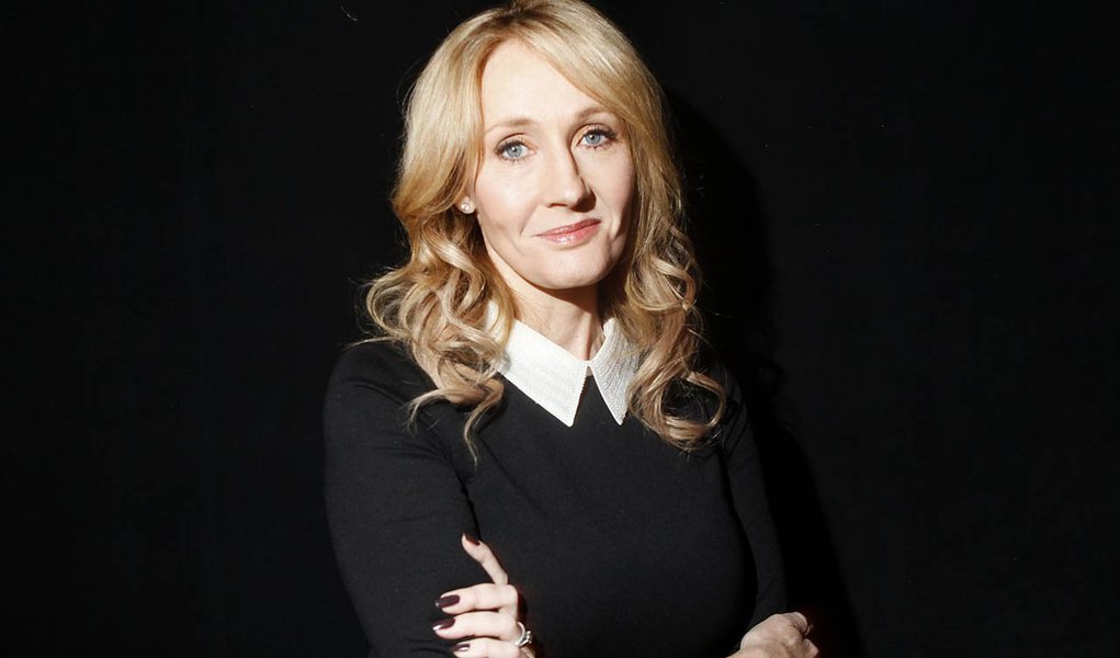 Autora de Harry Potter é desmascarada na Inglaterra