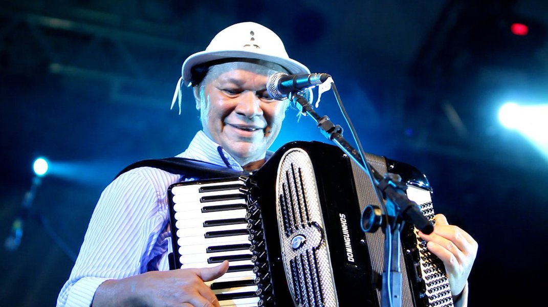 Dominguinhos deixa a UTI