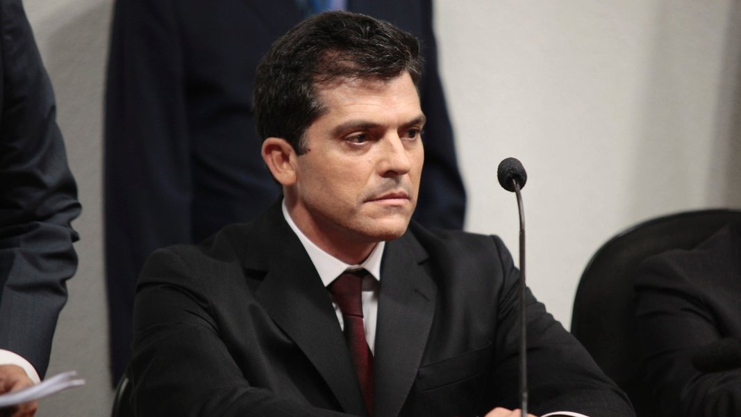 Cavendish cria empresa laranja para disputar licitações