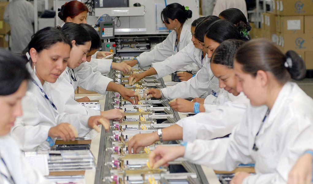 Atividade econômica cai 1,4% em maio