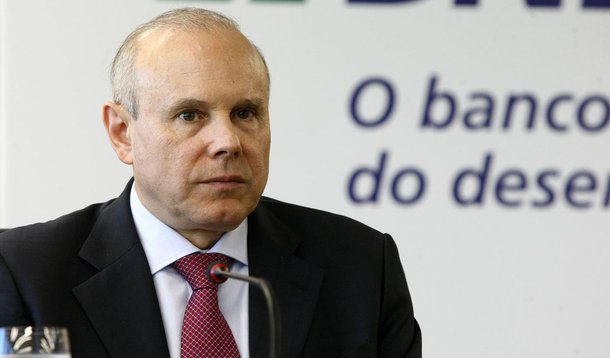 Mantega diz que não conhecia Denucci
