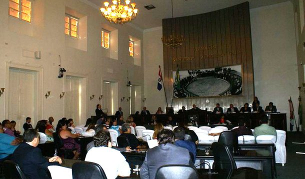 Assembleia de Alagoas paga R$ 7 milhões a mais em salários