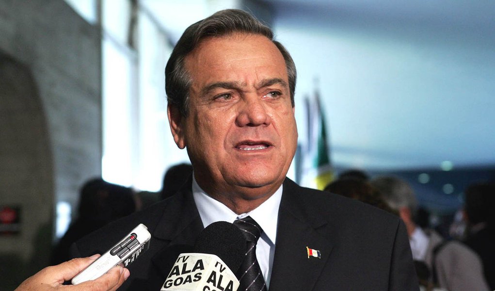 Ex-governador de Alagoas é condenado à prisão