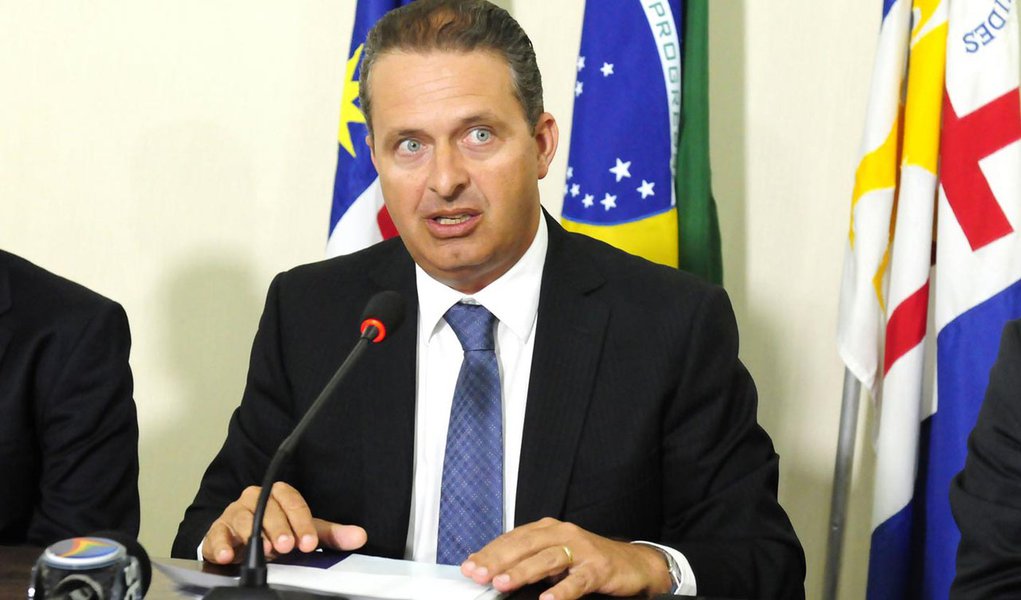 Eduardo volta a criticar o pacto federativo