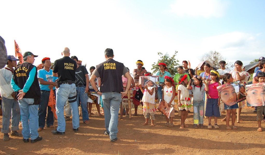 Anistia internacional emite alerta por índios brasileiros