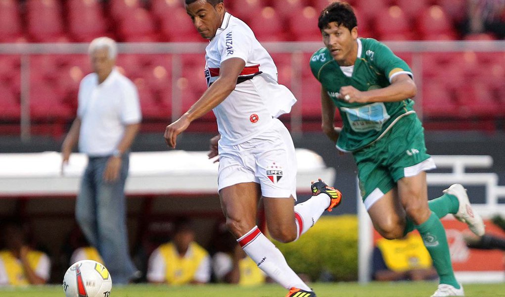 São Paulo tropeça no Guarani e perde a ponta