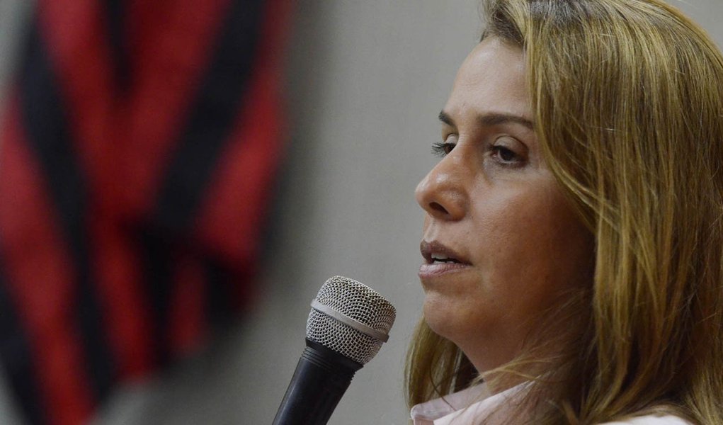 Patricia Amorim usa saída de diretor para justificar demissão de Luxa