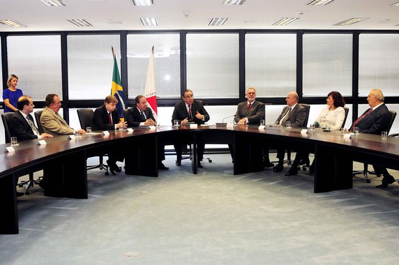 Minas assina convênios de R$ 9,64 mi com municípios