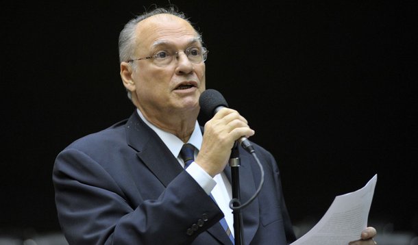 Freire inicia corrida para tentar salvar o partido