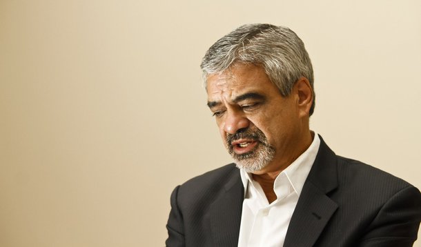 Walter Pinheiro substitui Humberto na liderança