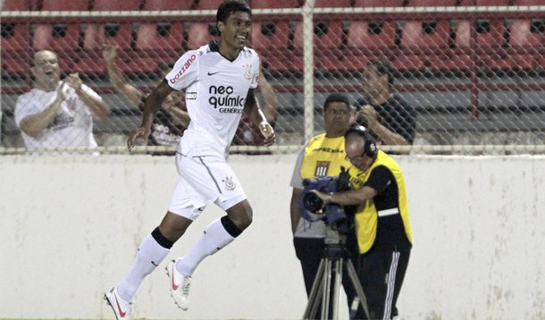 Corinthians bate Ituano e mantém 100% no Paulistão