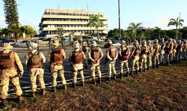 Ampliada anistia a policiais grevistas na Bahia e em mais 17 estados