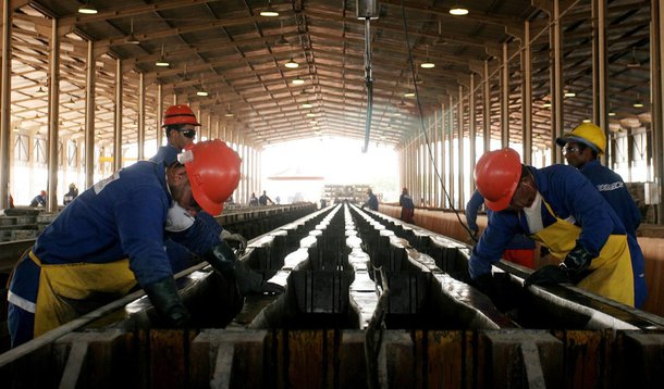 Emprego começa a cair na indústria