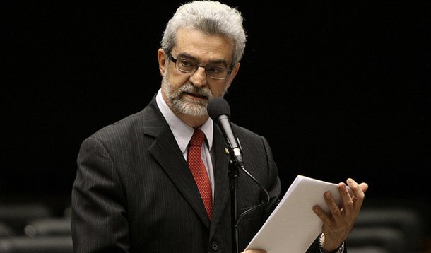 PT e PSDB se dizem "pais" de programas sociais