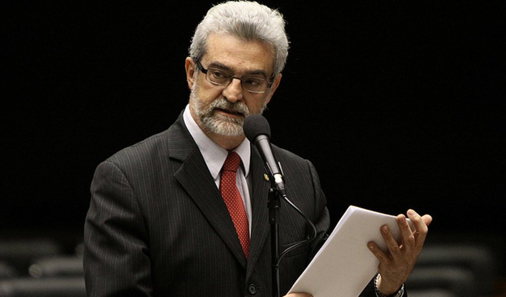 PT e PSDB se dizem "pais" de programas sociais