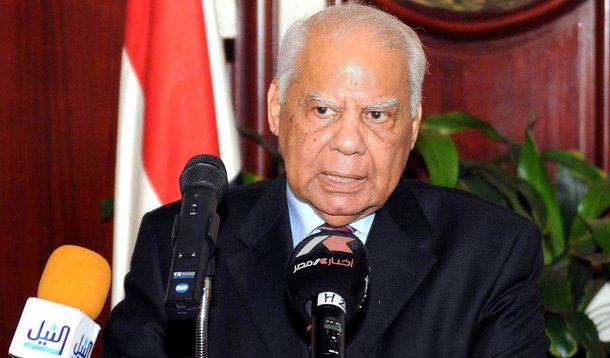 Ex-ministro é nomeado premiê interino do Egito