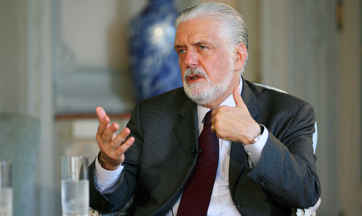 Wagner pede apoio das centrais à reforma política