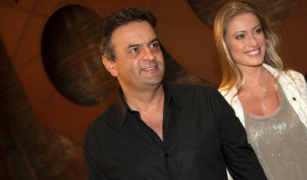 Aécio e Letícia vão se casar